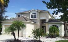 Dvojpodlažní rodinný dům s bazénem na prodej v Sarasotě na Floridě